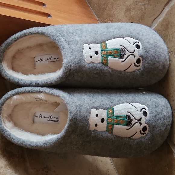 Coldwater Creek Shoes - NEW Coldwater Creek gray polar bear slip on slippers size 8
